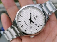 豪度手表表带刮花了怎么办?(轻松解决表带刮花的问题)