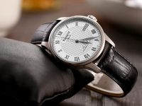 天梭手表表壳如何清洁保养(专业指导:维护手表外观,让你的手表永保光亮)